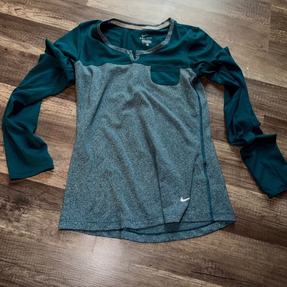 Nike Dri-FIT Running Top Womens XS Teal Grey Long Sleeve Colorblock Shirt Pocket